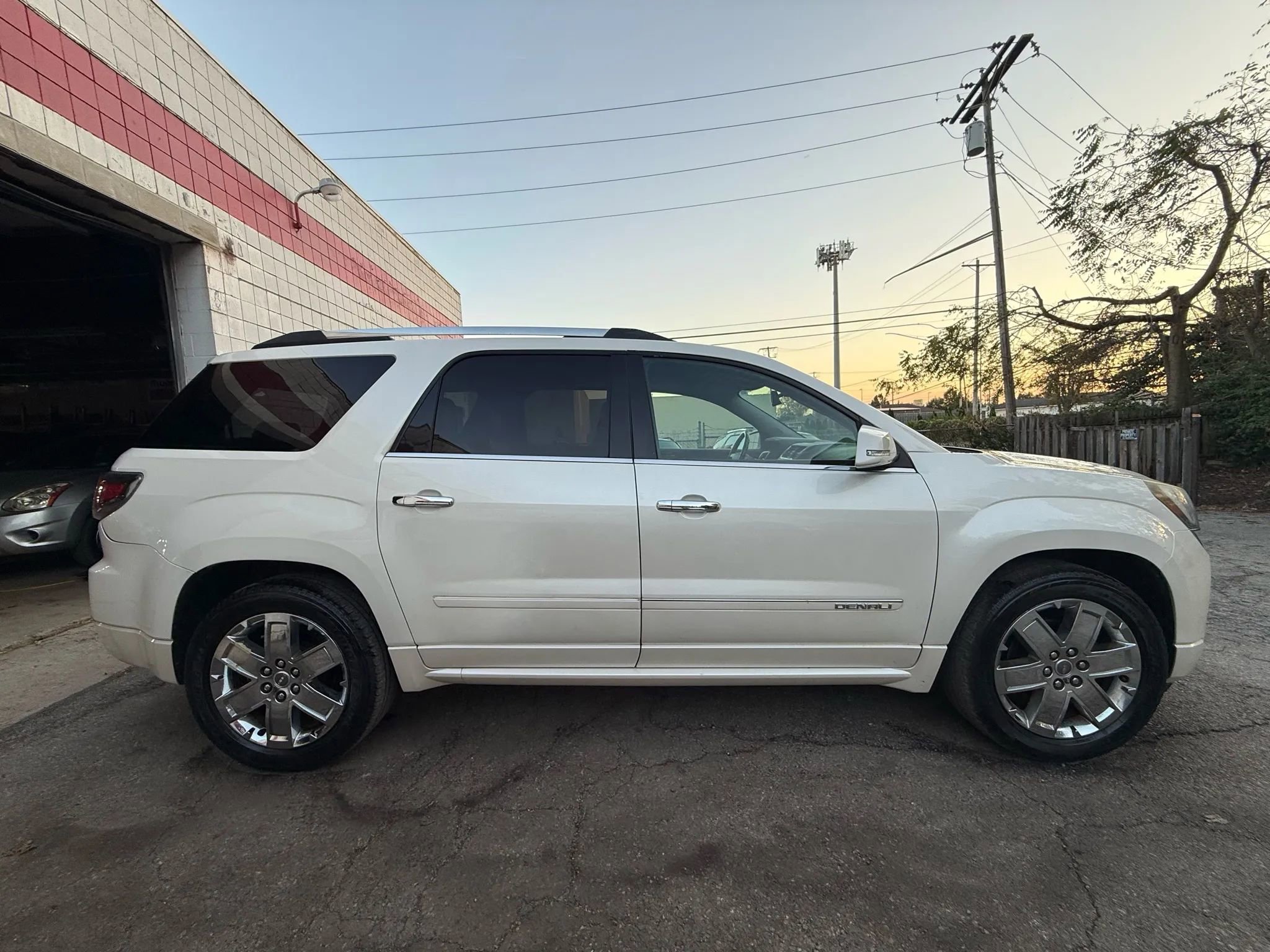 Used 2014 GMC Acadia Denali image 4