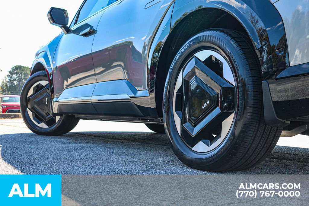 Used 2024 Kia EV9 Land image 17