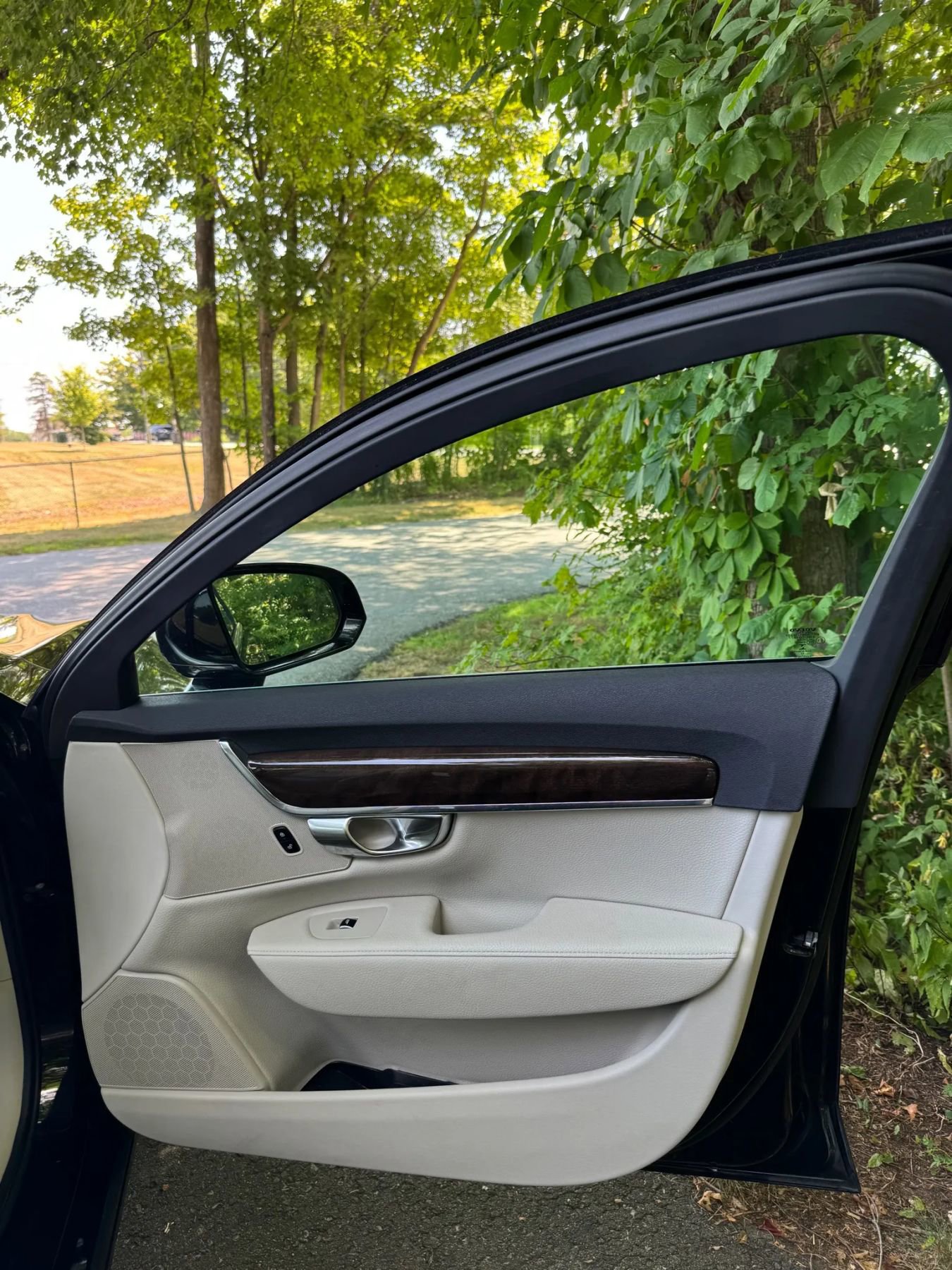 Used 2018 Volvo S90 T5 Momentum w/ Convenience Package image 17