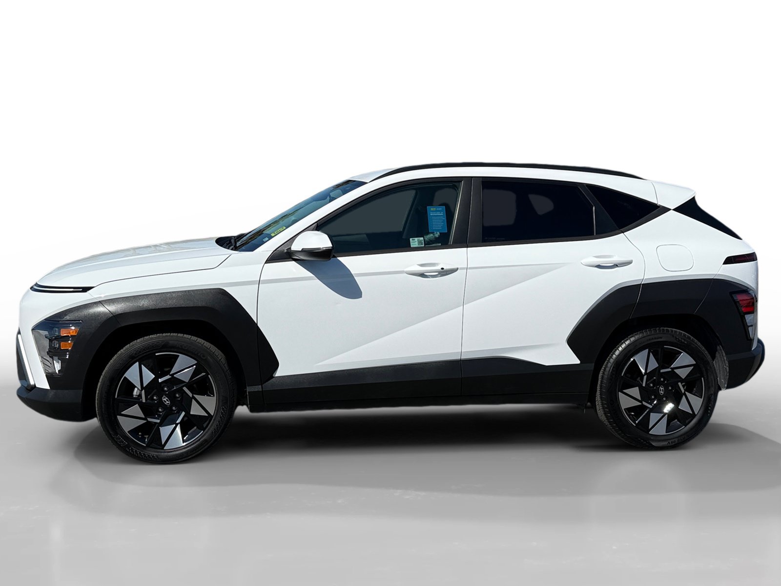 Used 2024 Hyundai Kona SEL FWD image 2