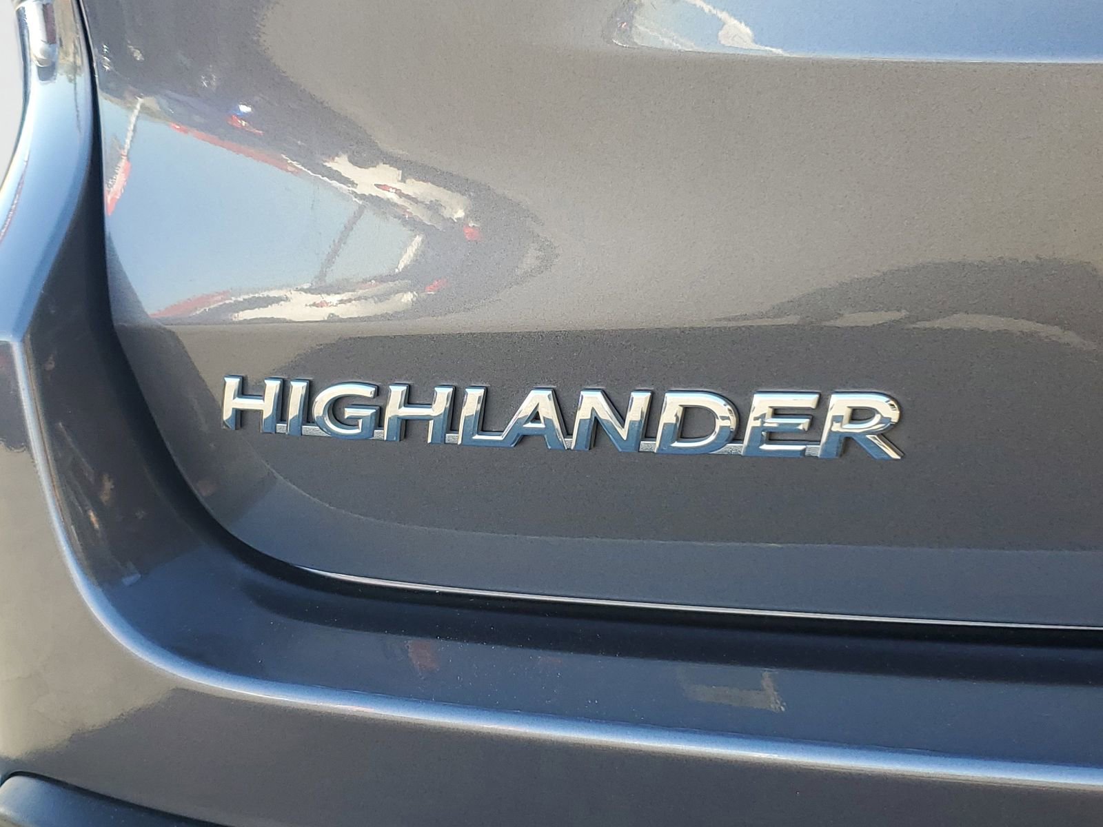 Used 2019 Toyota Highlander LE w/ Carpet Mat Package (TMS) image 7