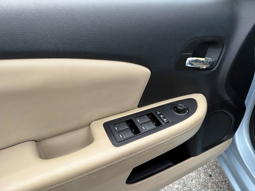 Used 2013 Chrysler 200 Limited FWD image 17