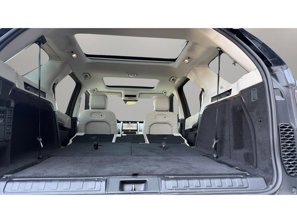 Used 2025 Land Rover Discovery S image 18