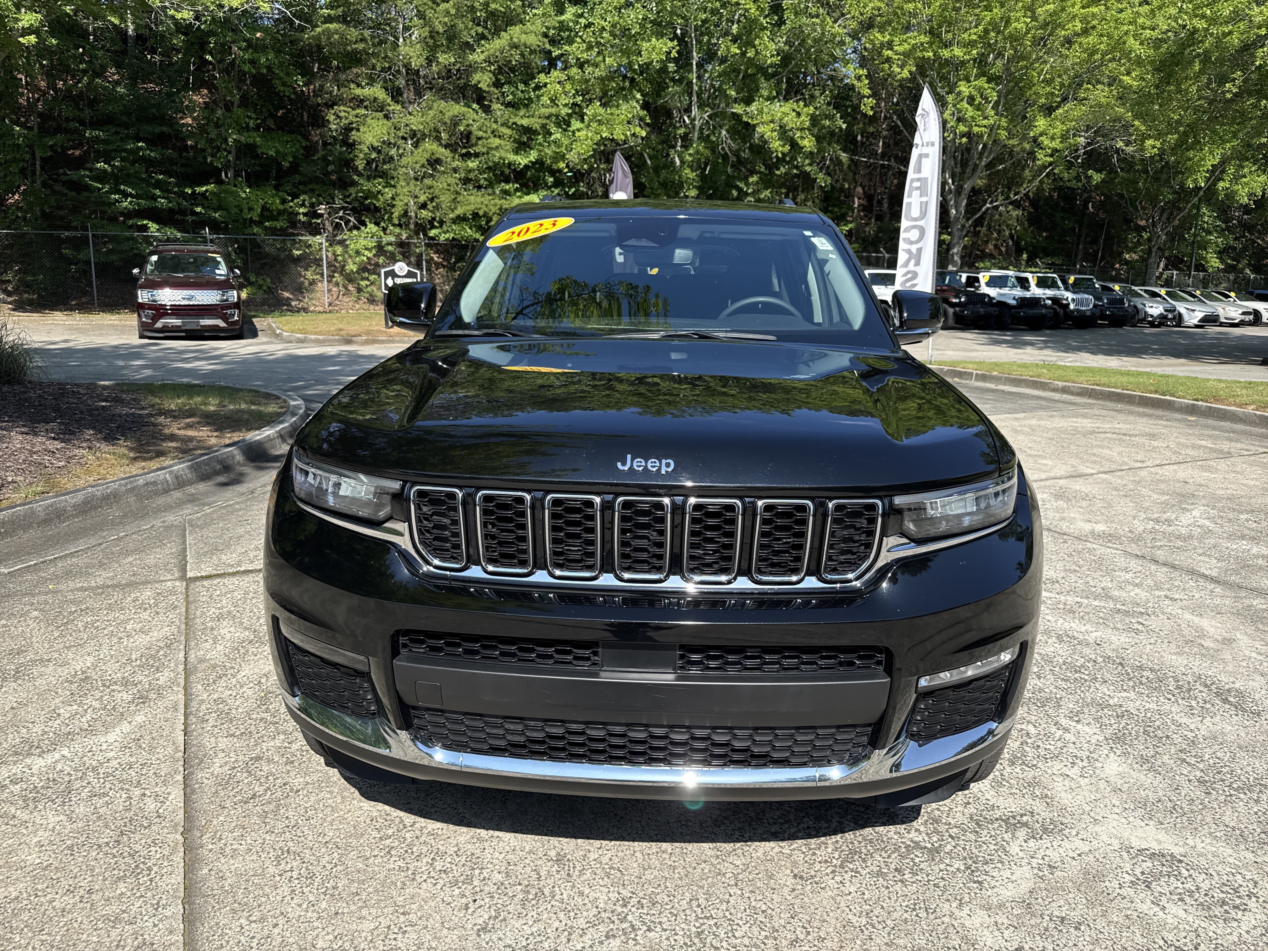 Used 2023 Jeep Grand Cherokee L Limited AWD/4WD image 2
