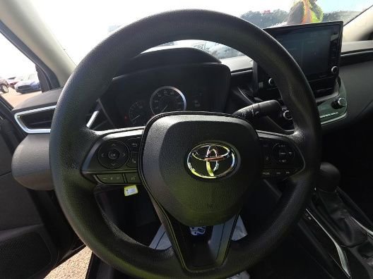Used 2022 Toyota Corolla LE image 6