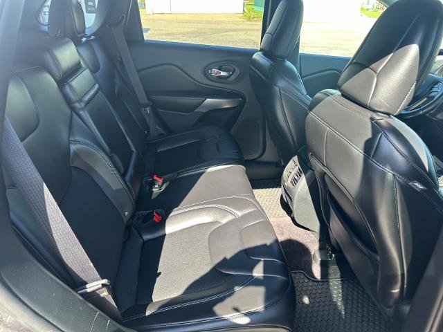 Used 2019 Jeep Cherokee Latitude Plus w/ Comfort/Convenience Group AWD/4WD image 25