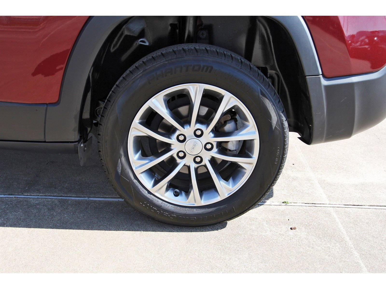 Used 2021 Jeep Cherokee Latitude Plus image 30