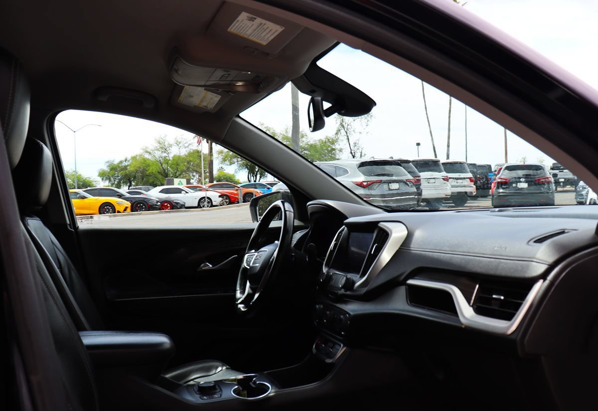 Used 2023 GMC Terrain SLT AWD/4WD image 32