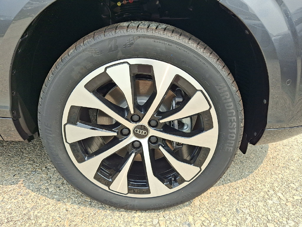 New 2026 Audi Q3 quattro 2.0T AWD/4WD image 5
