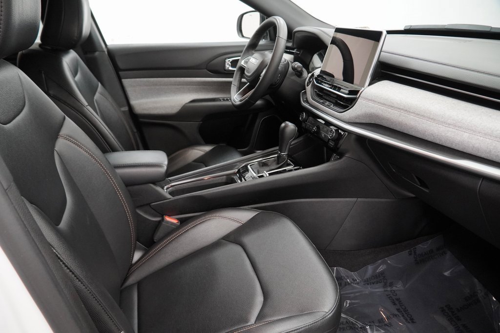 Certified 2024 Jeep Compass Latitude image 47