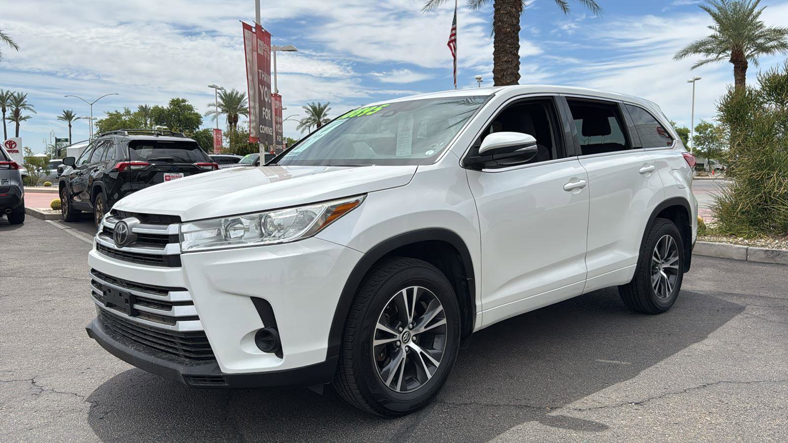 Used 2018 Toyota Highlander LE image 3