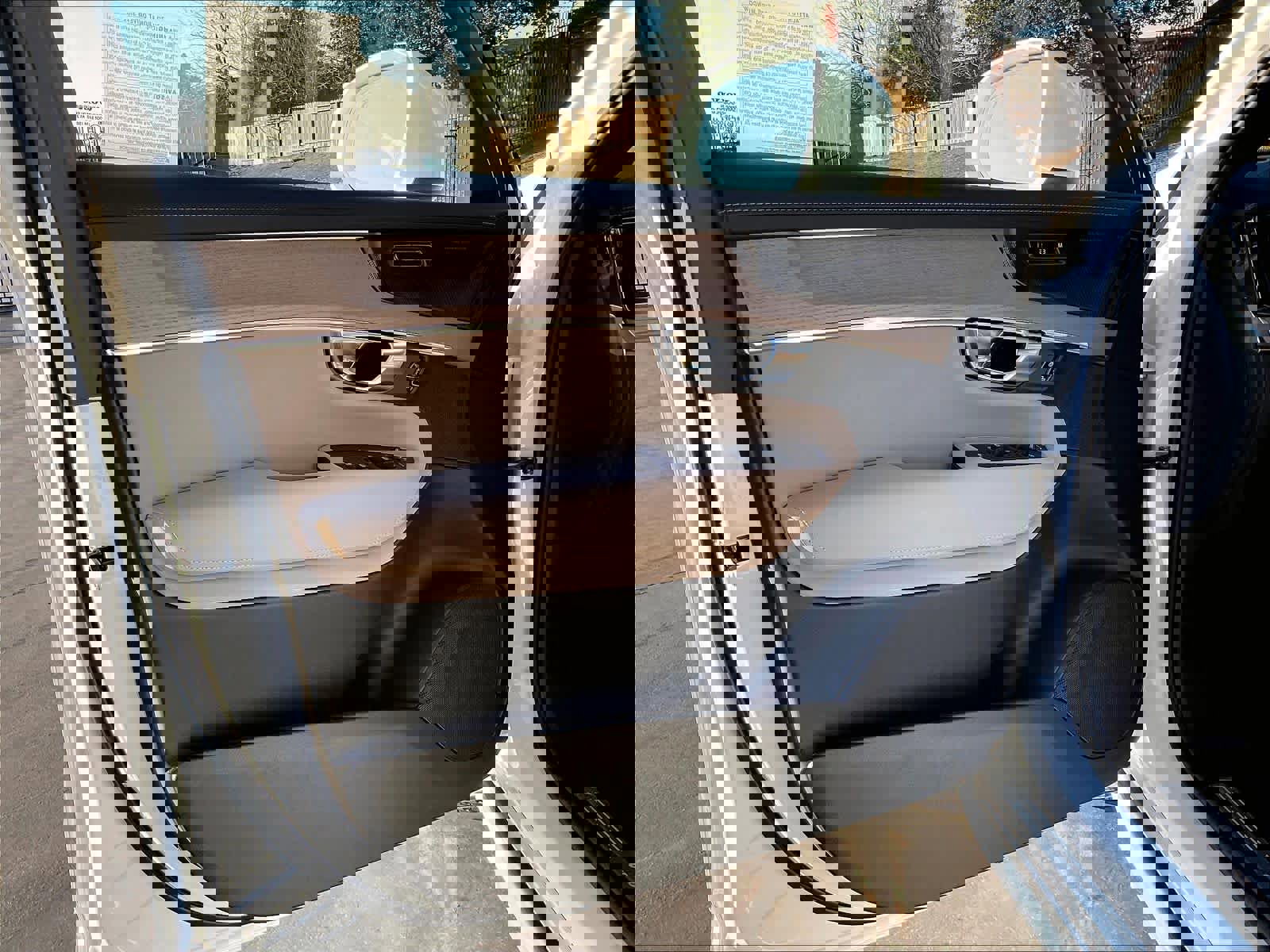 New 2026 Volvo XC90 B6 Ultra w/ Protection Package image 24