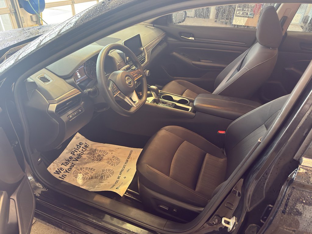 Used 2024 Nissan Altima 2.5 SV FWD image 10