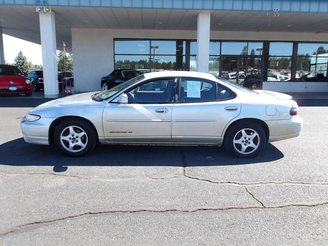 Used 2002 Pontiac Grand Prix SE w/ Widetrack Smart Pkg FWD image 2