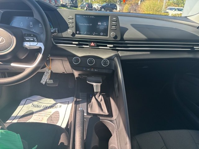 Certified 2025 Hyundai Elantra SE image 29
