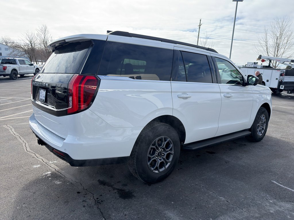 Used 2025 Ford Expedition Active AWD/4WD image 6