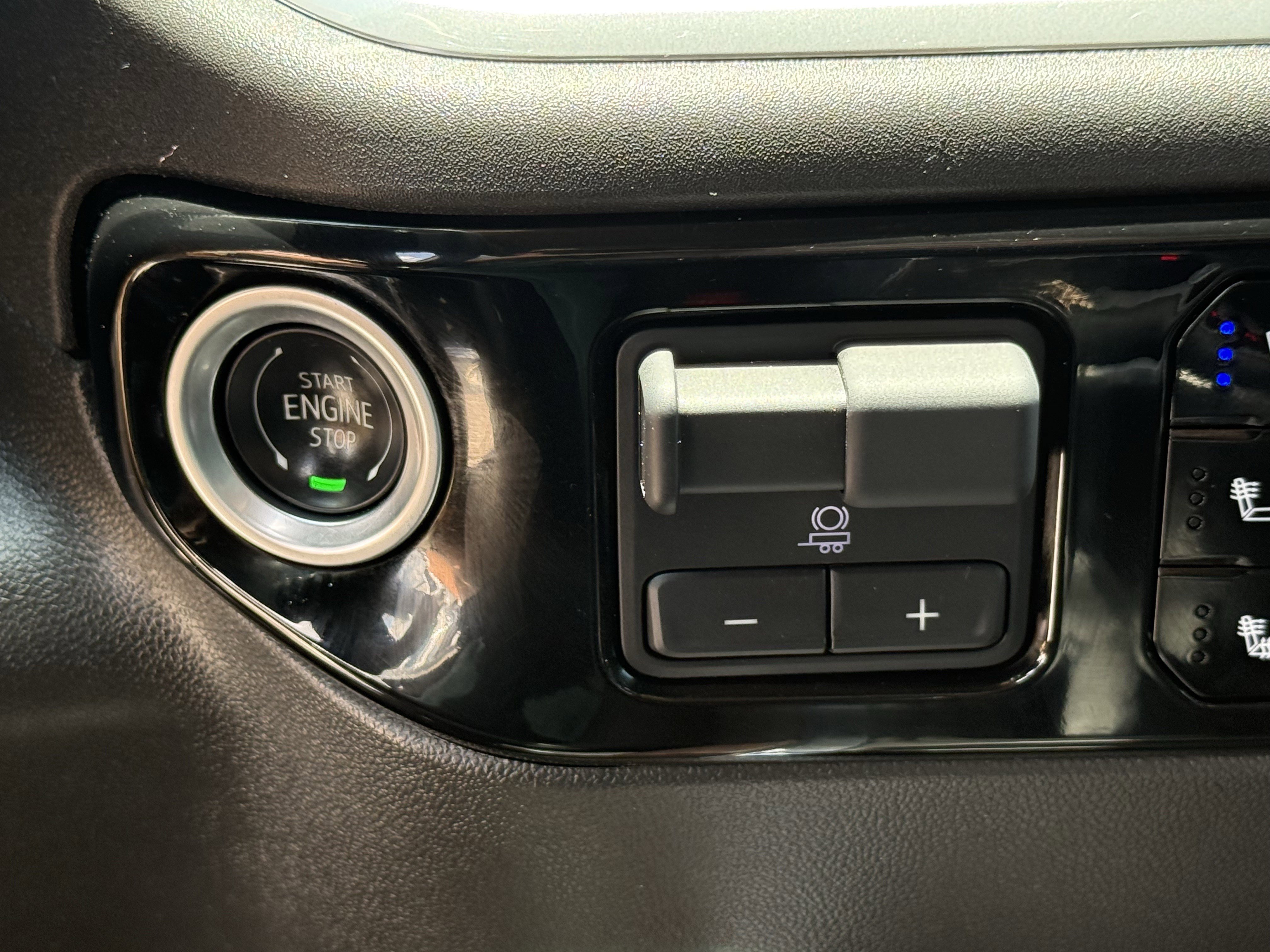 Used 2025 GMC Sierra 1500 SLT RWD image 24