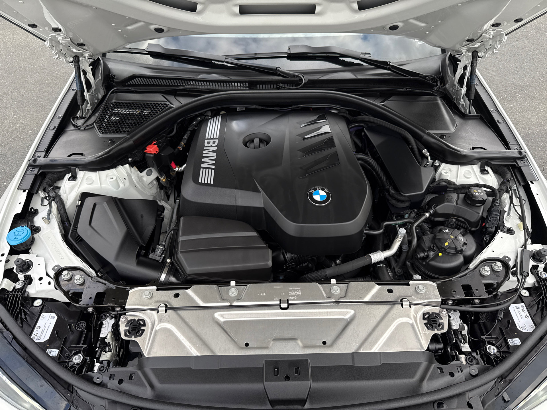 Used 2025 BMW 330i Sedan w/ Convenience Package RWD image 6