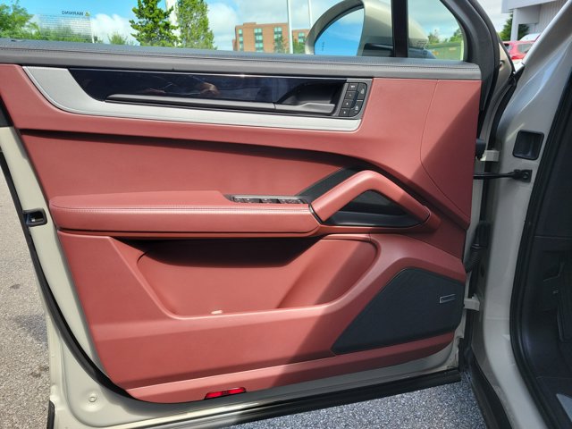 Certified 2025 Porsche Cayenne S AWD/4WD image 25