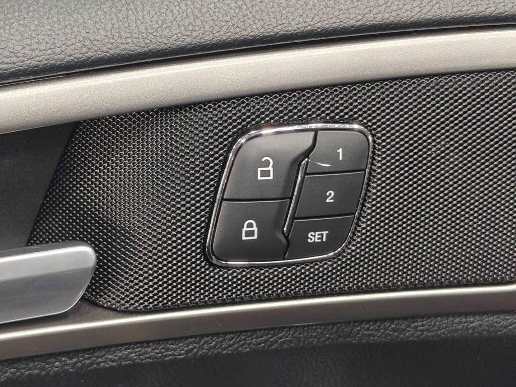 Used 2018 Ford Fusion SE w/ Fusion SE Technology Package FWD image 45