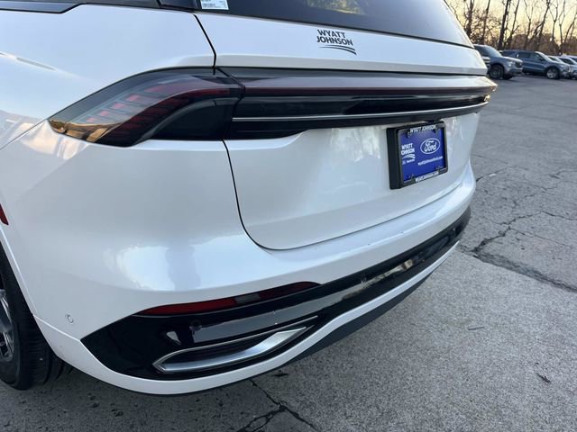 Used 2024 Lincoln Nautilus Reserve image 12