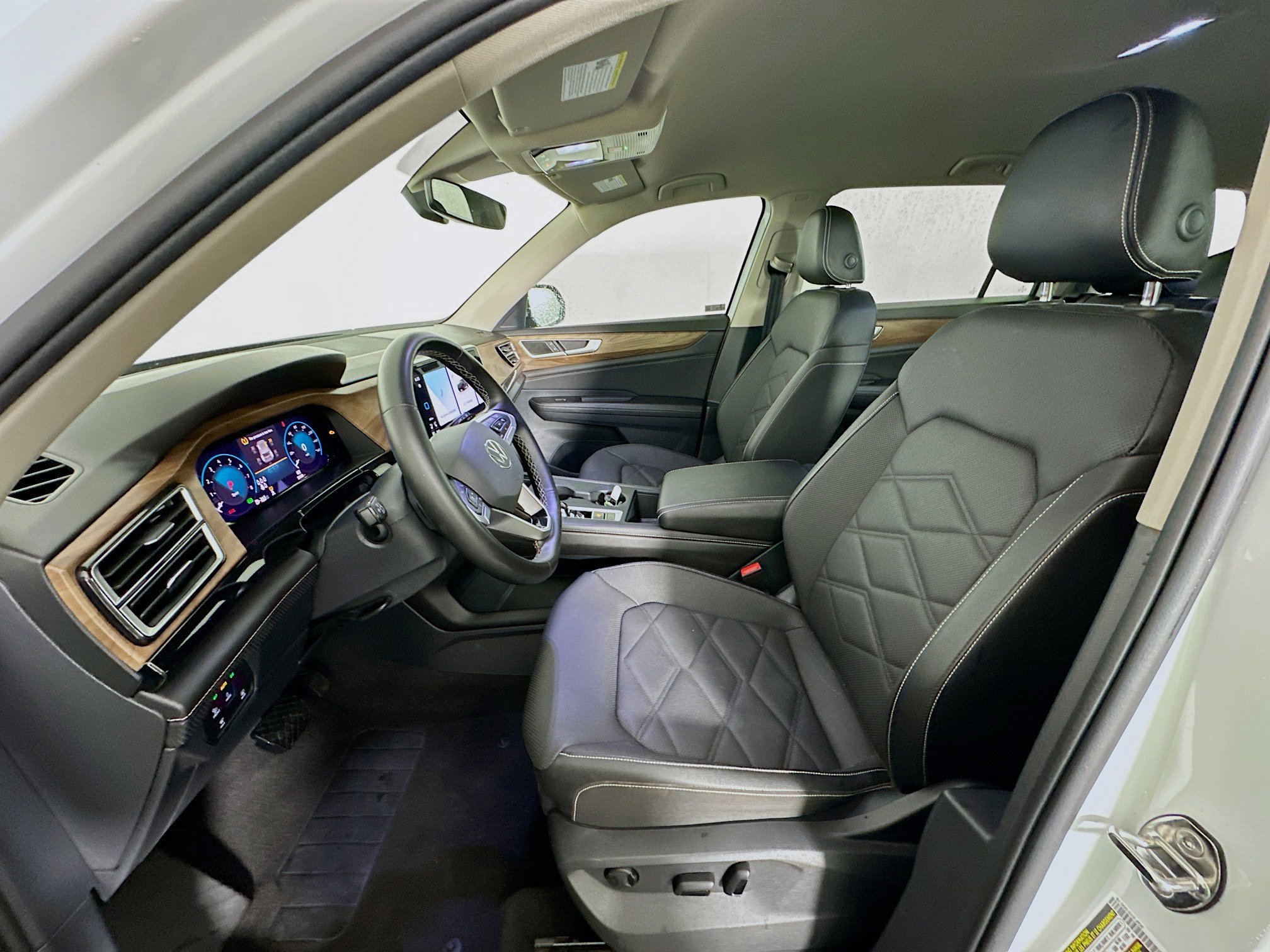 Used 2025 Volkswagen Atlas SE image 13