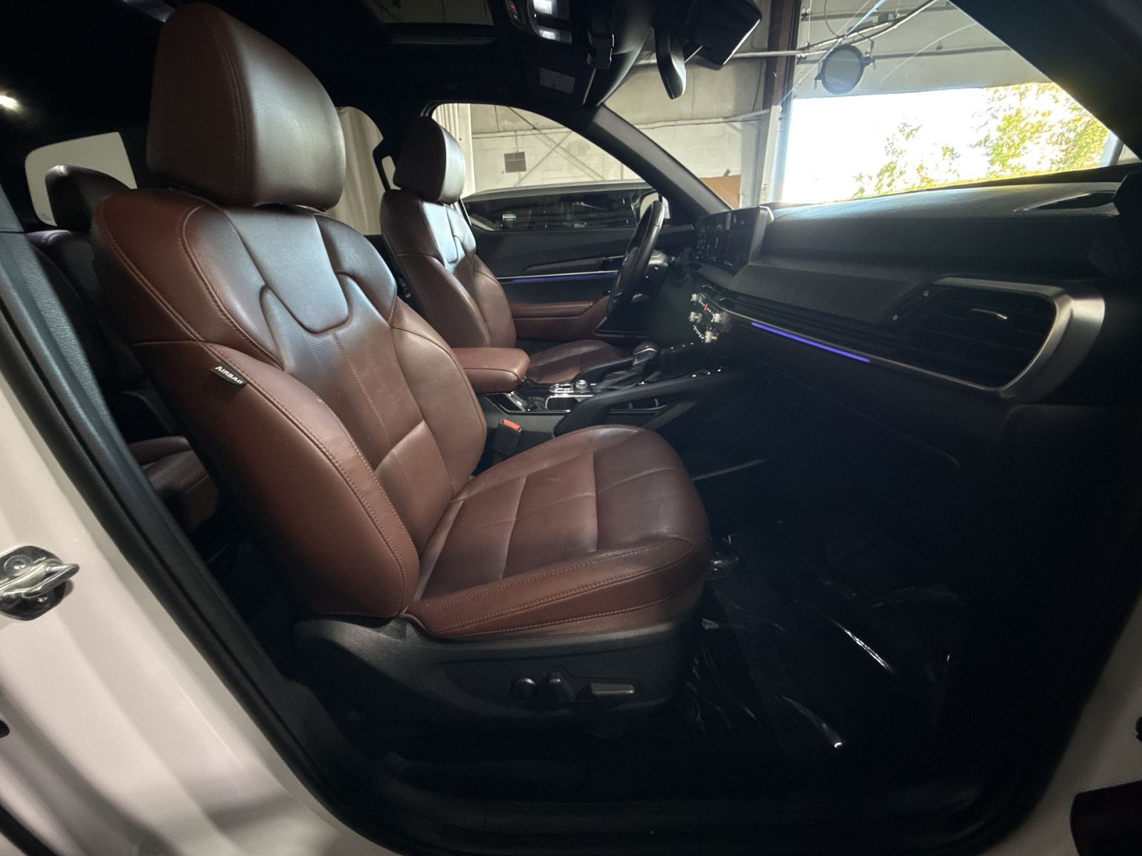 Used 2024 Kia Telluride SX w/ Towing Package FWD image 38