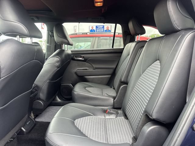 Used 2025 Toyota Highlander XSE AWD/4WD image 11