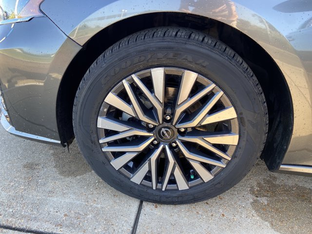 Used 2025 Nissan Altima 2.5 SV FWD image 25