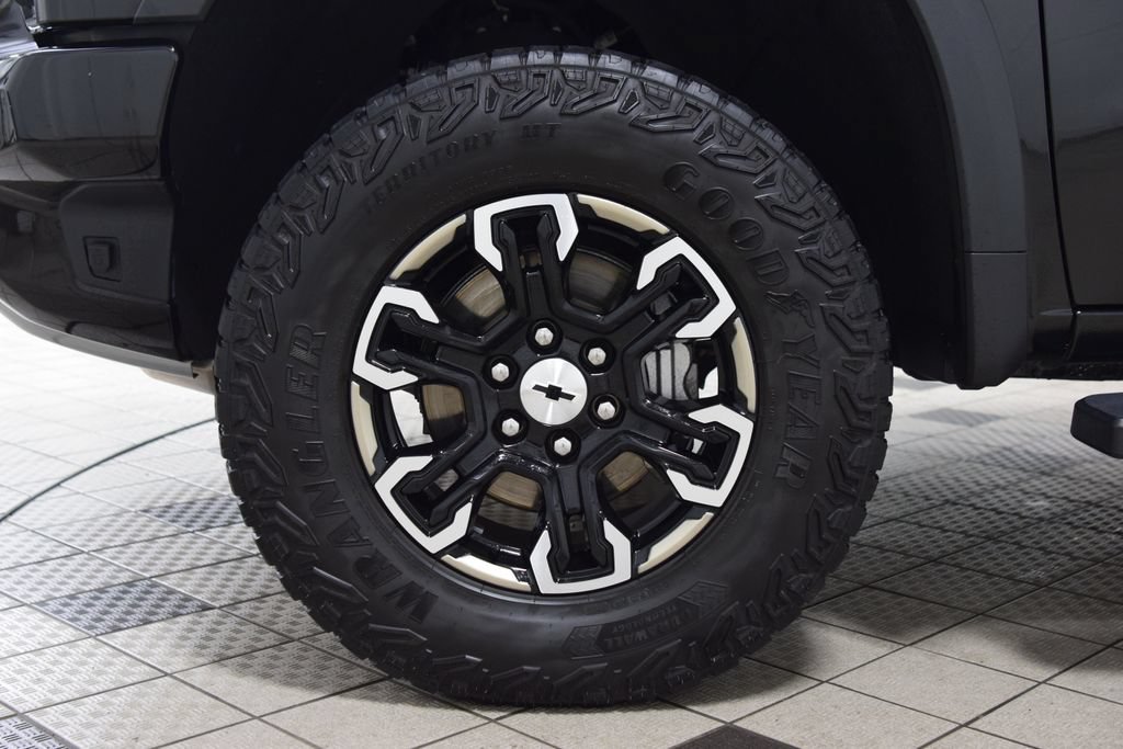 Used 2024 Chevrolet Silverado 1500 ZR2 w/ Technology Package AWD/4WD image 27