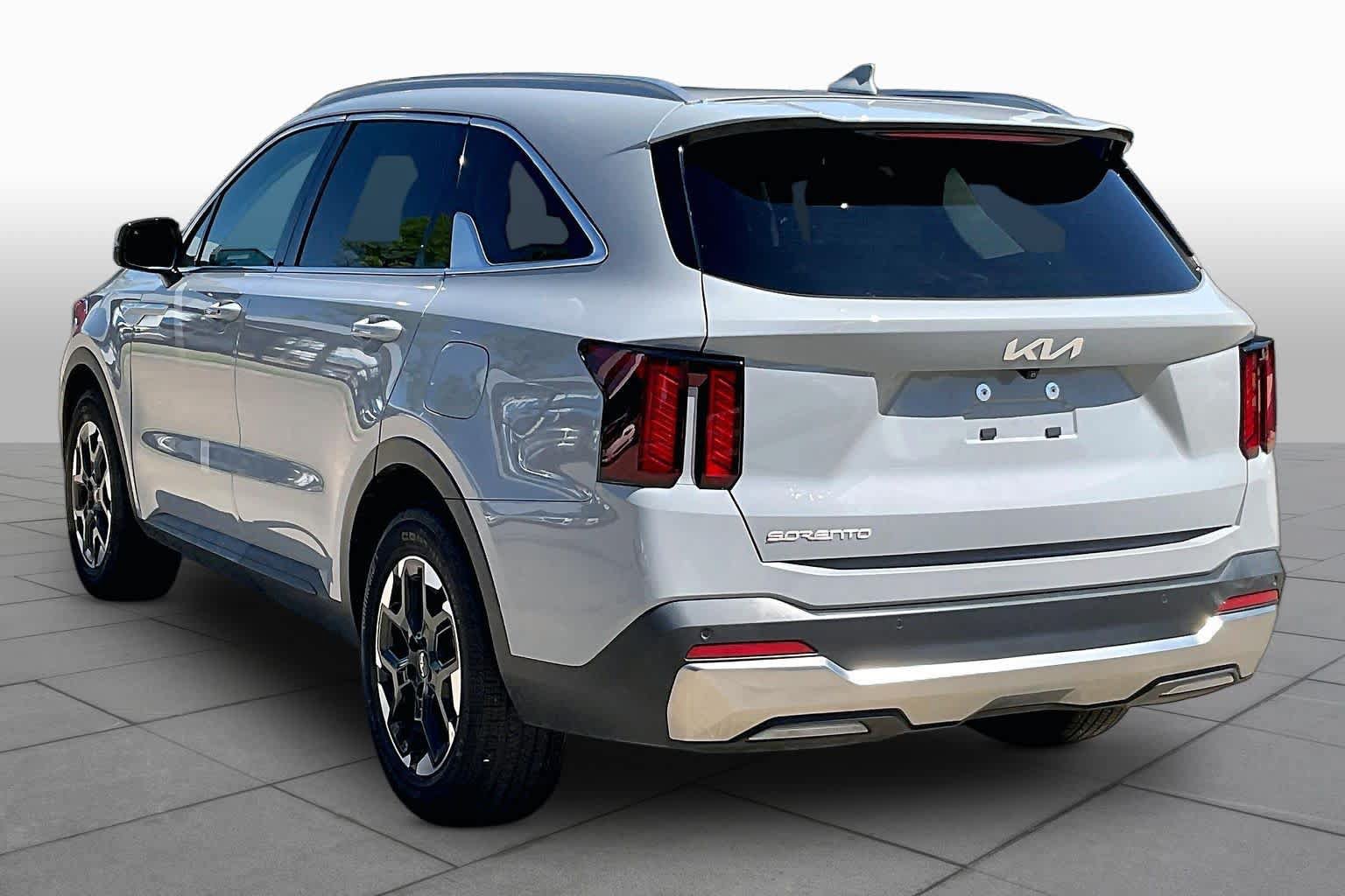 Used 2025 Kia Sorento S w/ Panoramic Sunroof Package FWD image 12