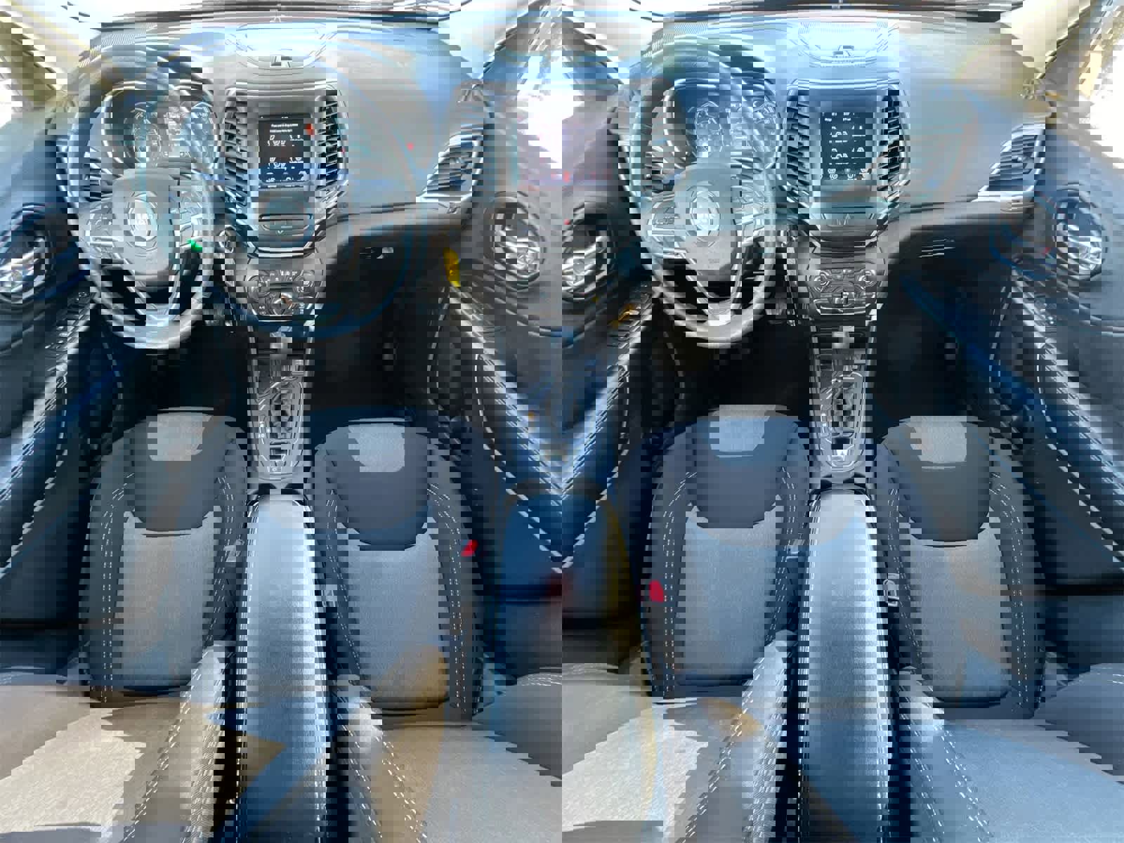 Used 2019 Jeep Cherokee Latitude w/ Popular Appearance Group image 15