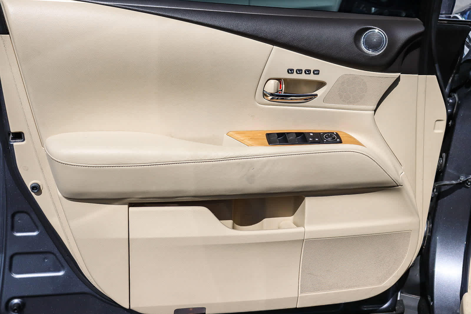 Used 2014 Lexus RX 450h FWD image 25