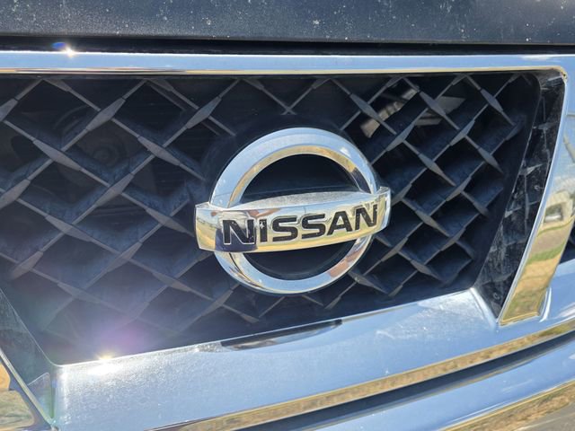 Used 2015 Nissan Titan SV w/ SV Value Truck Package RWD image 4