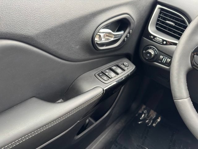 Used 2023 Jeep Cherokee Altitude Lux w/ Lux Elite Package AWD/4WD image 36