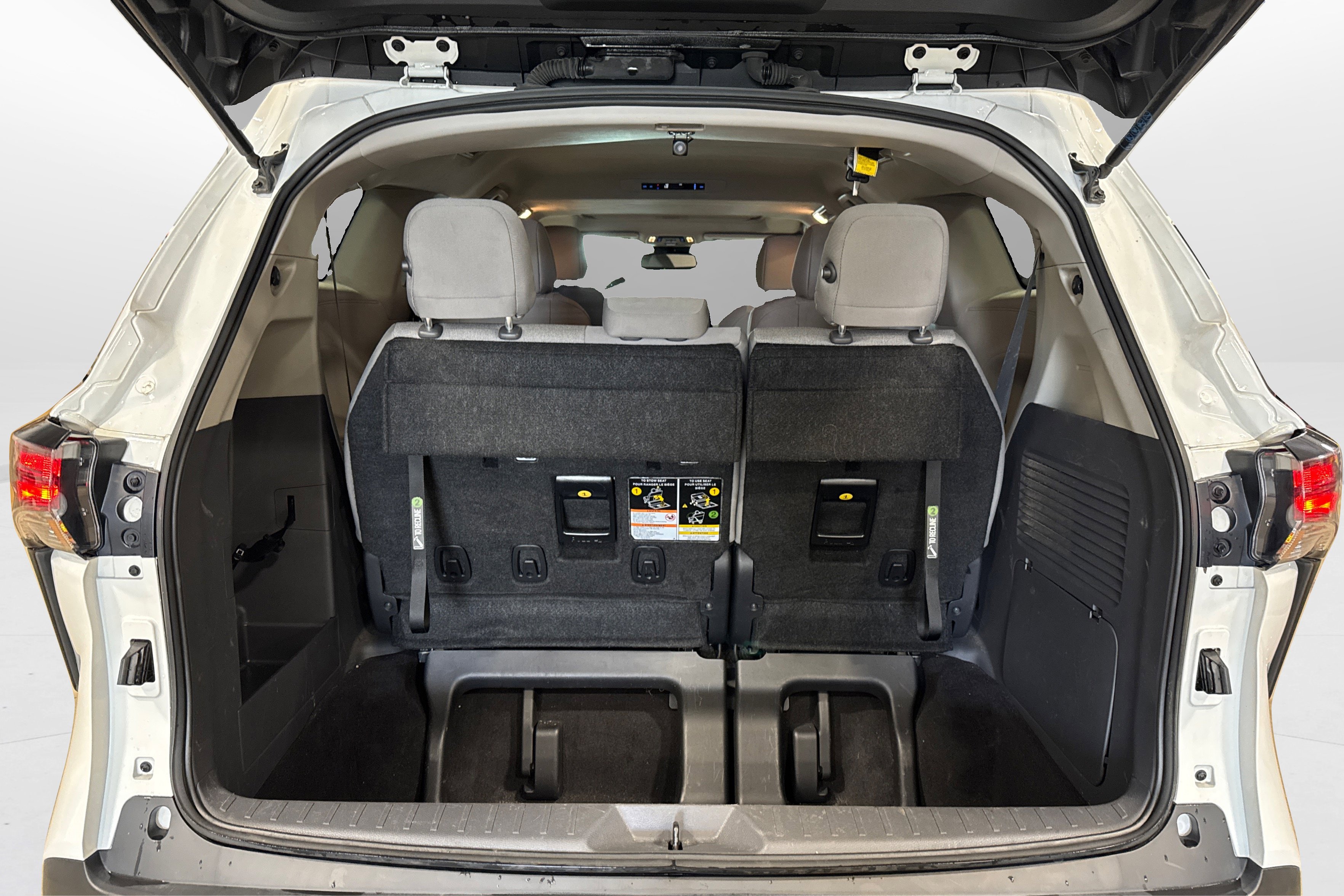 Used 2024 Toyota Sienna LE image 47