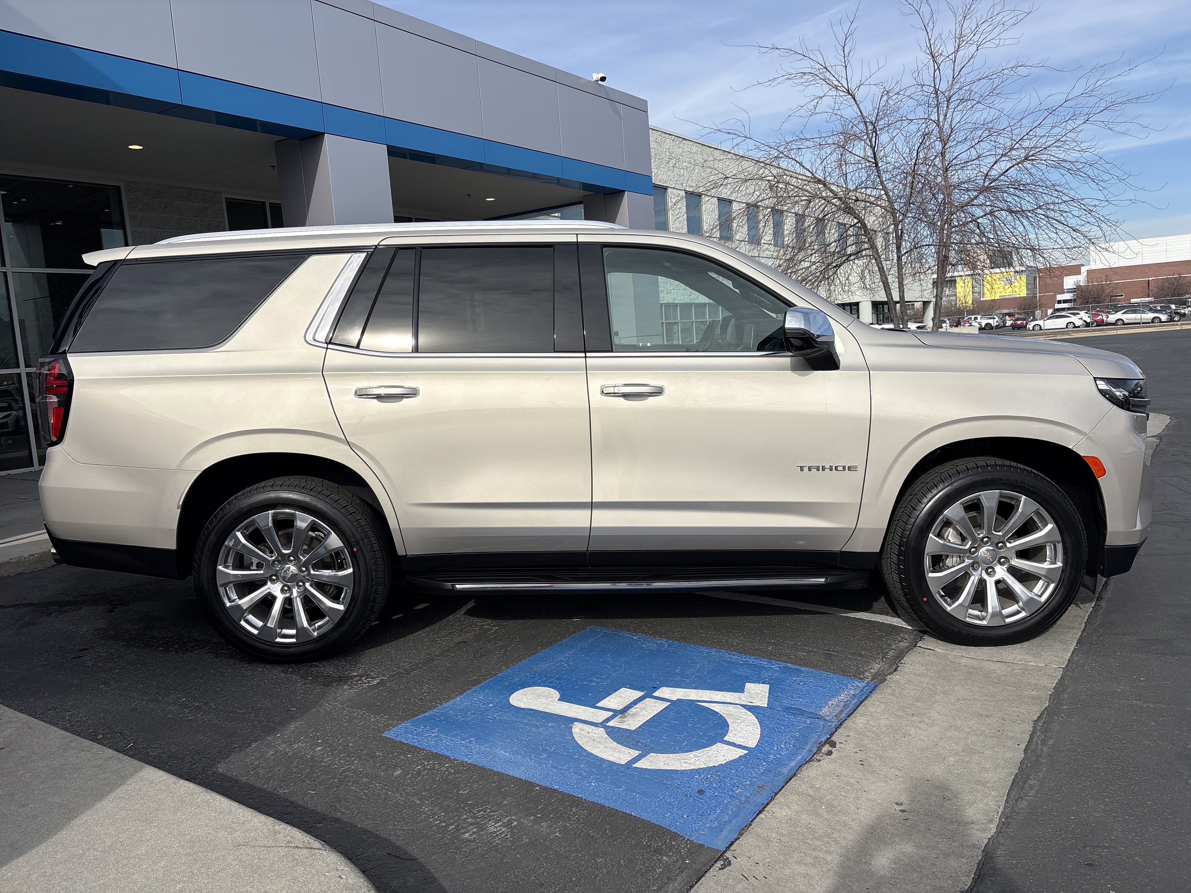 Used 2021 Chevrolet Tahoe Premier w/ Premium Package image 6