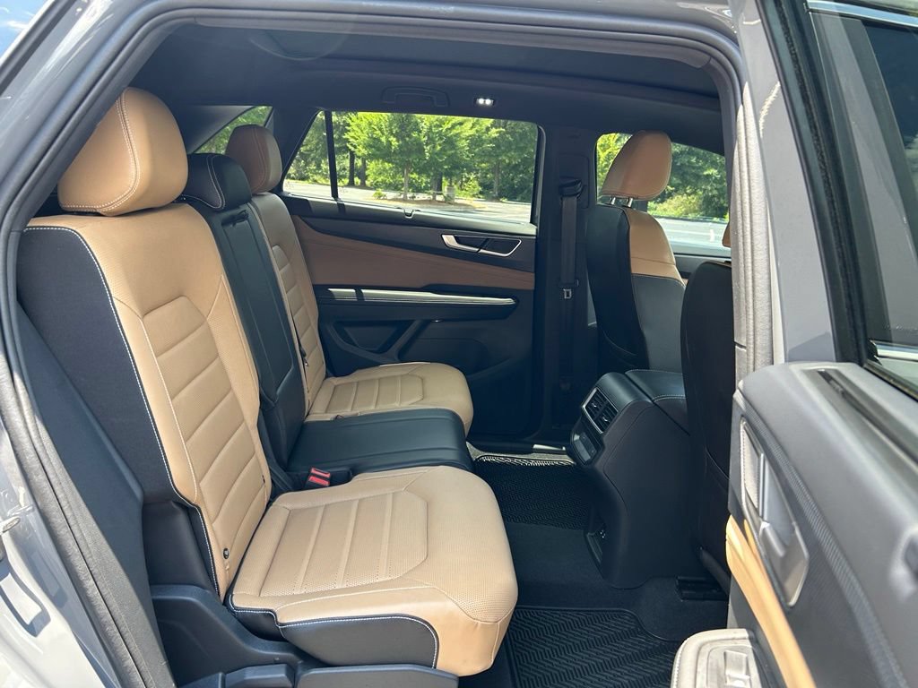 Used 2024 Volkswagen Atlas Cross Sport SEL R-Line AWD/4WD image 49