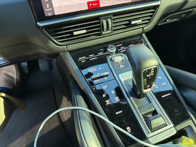 Used 2021 Porsche Cayenne image 3