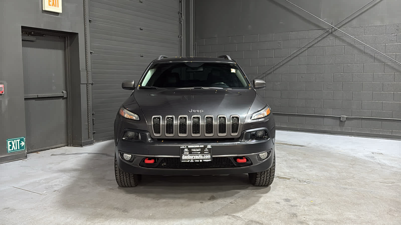 Used 2015 Jeep Cherokee Trailhawk w/ Leather Interior Group AWD/4WD image 2