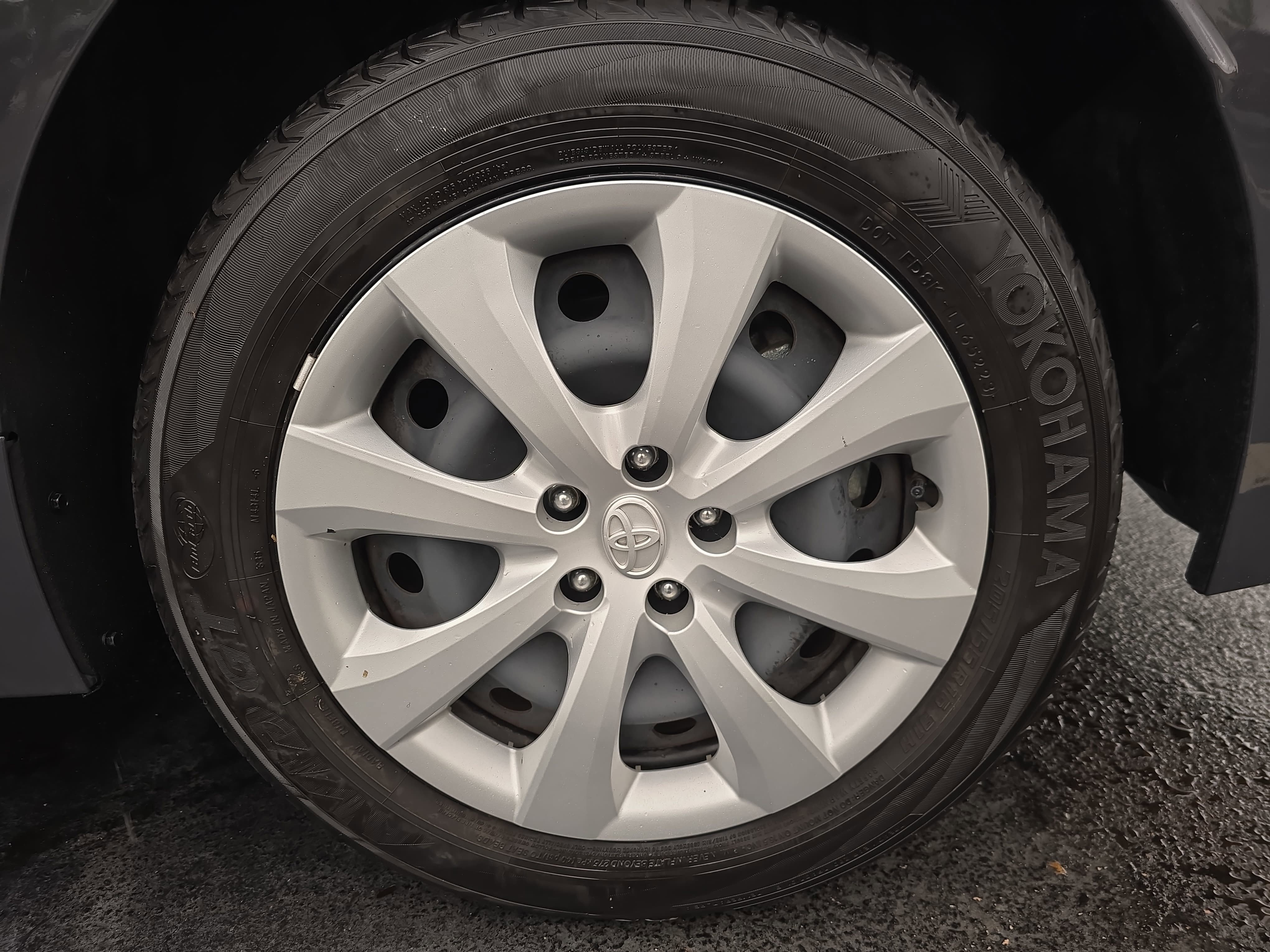 Used 2024 Toyota Corolla LE FWD image 34