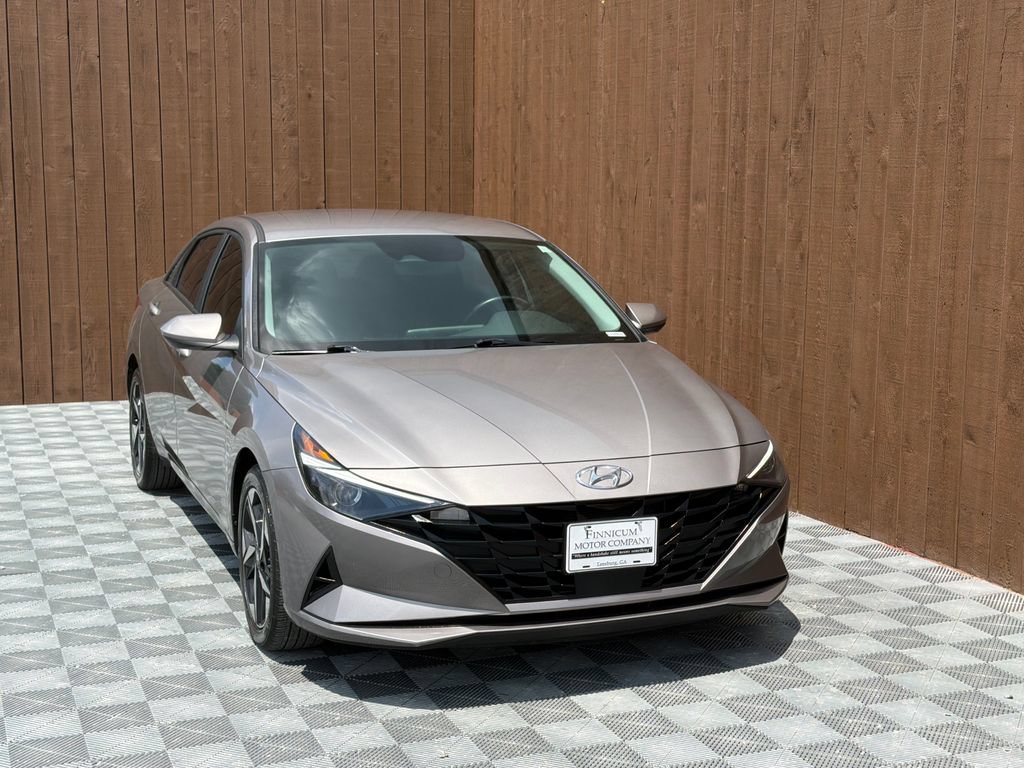 Used 2023 Hyundai Elantra SEL w/ Convenience Package FWD image 12