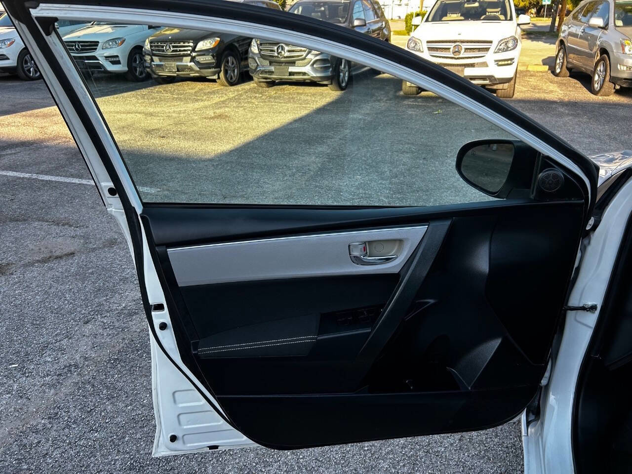 Used 2018 Toyota Corolla LE w/ Carpet Mat Package (TMS) image 8