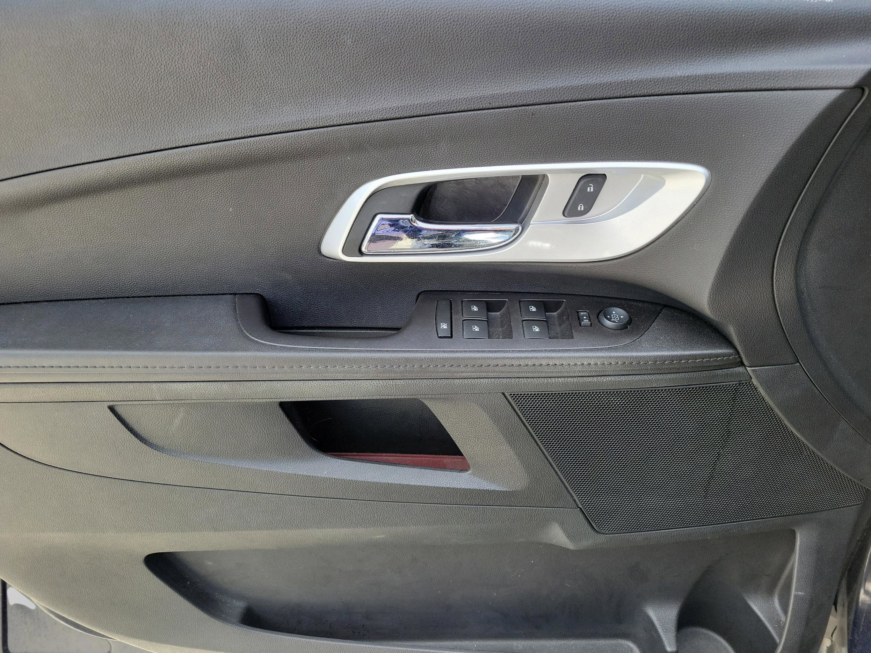 Used 2016 Chevrolet Equinox LTZ w/ Enhanced Convenience Package FWD image 13