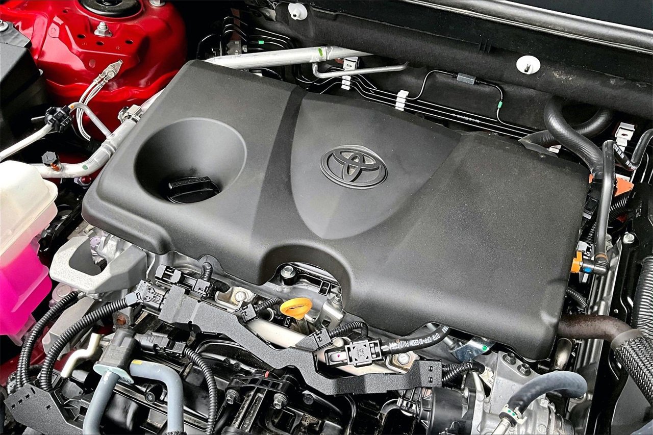 Used 2023 Toyota RAV4 LE image 28