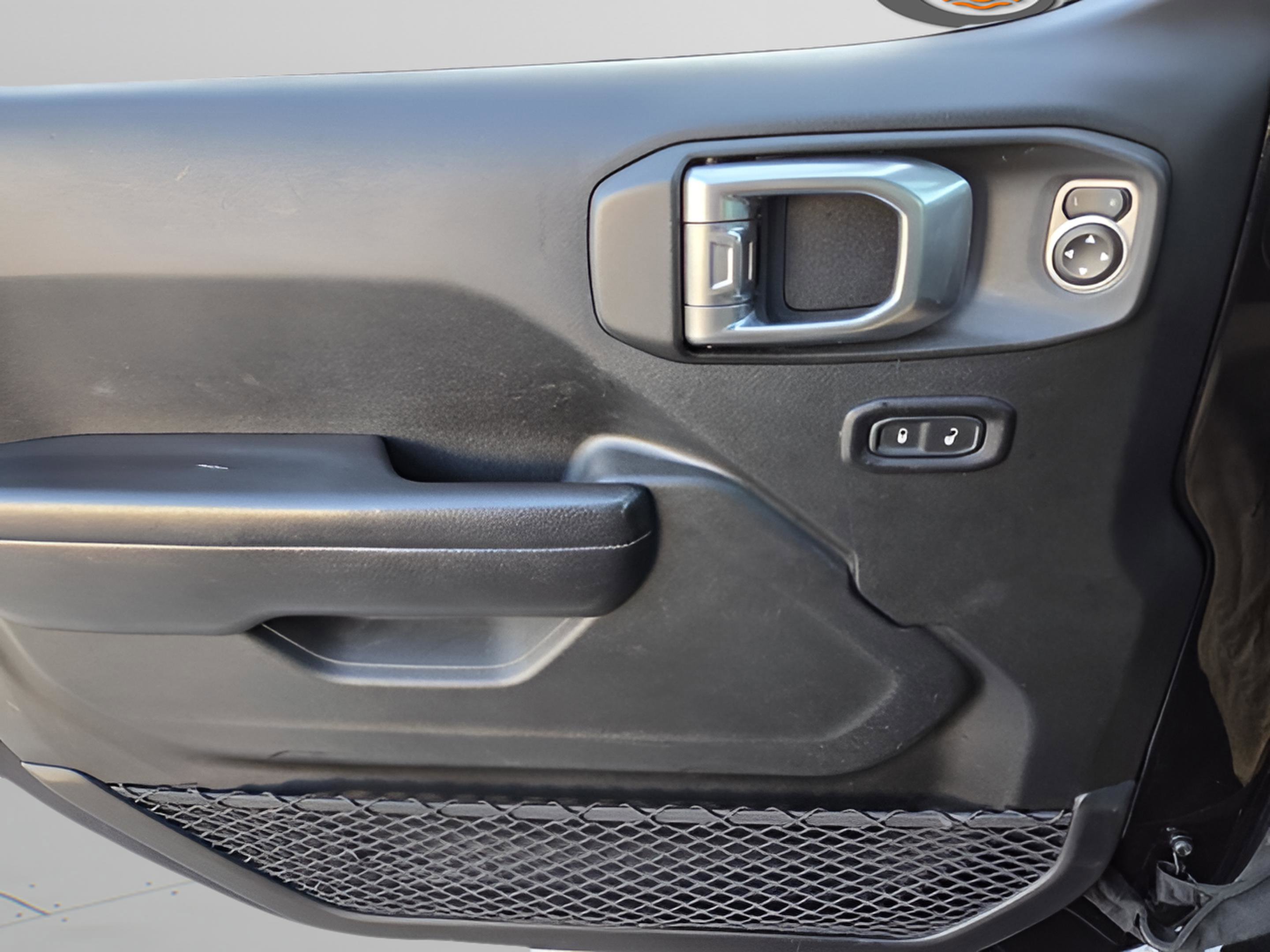 Used 2018 Jeep Wrangler Unlimited Sport S image 23