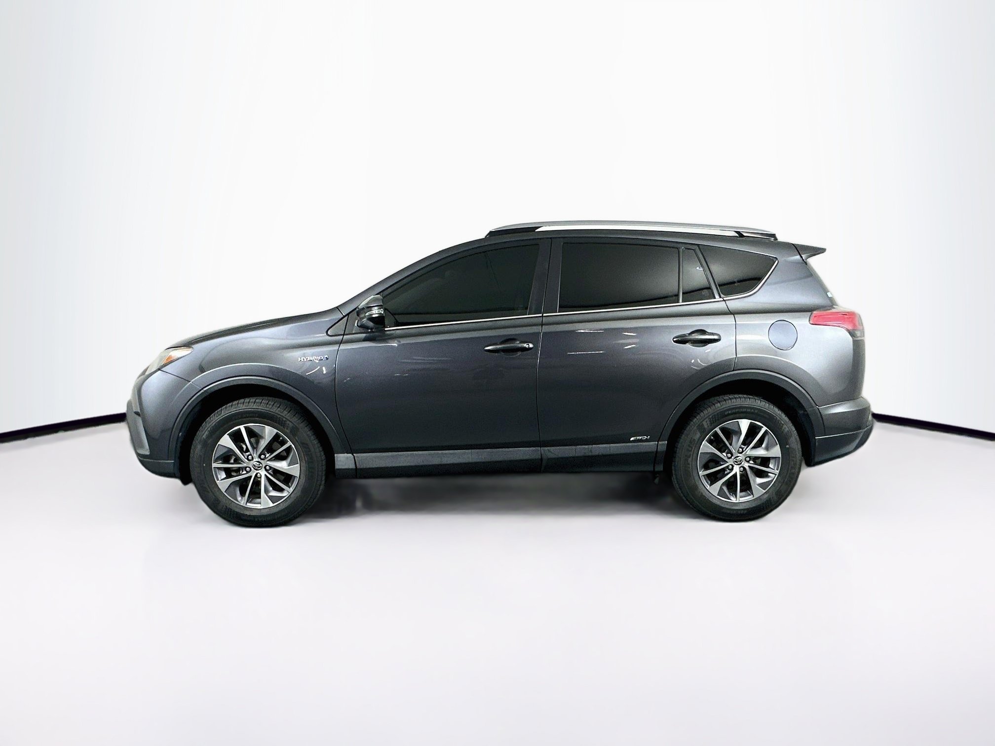 Used 2017 Toyota RAV4 XLE AWD/4WD image 4
