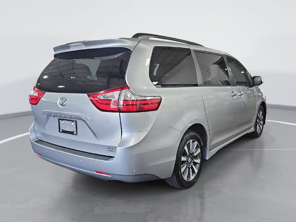 Used 2018 Toyota Sienna XLE Premium AWD/4WD image 3