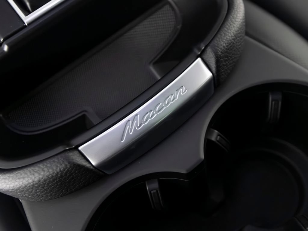 New 2026 Porsche Macan AWD/4WD image 30