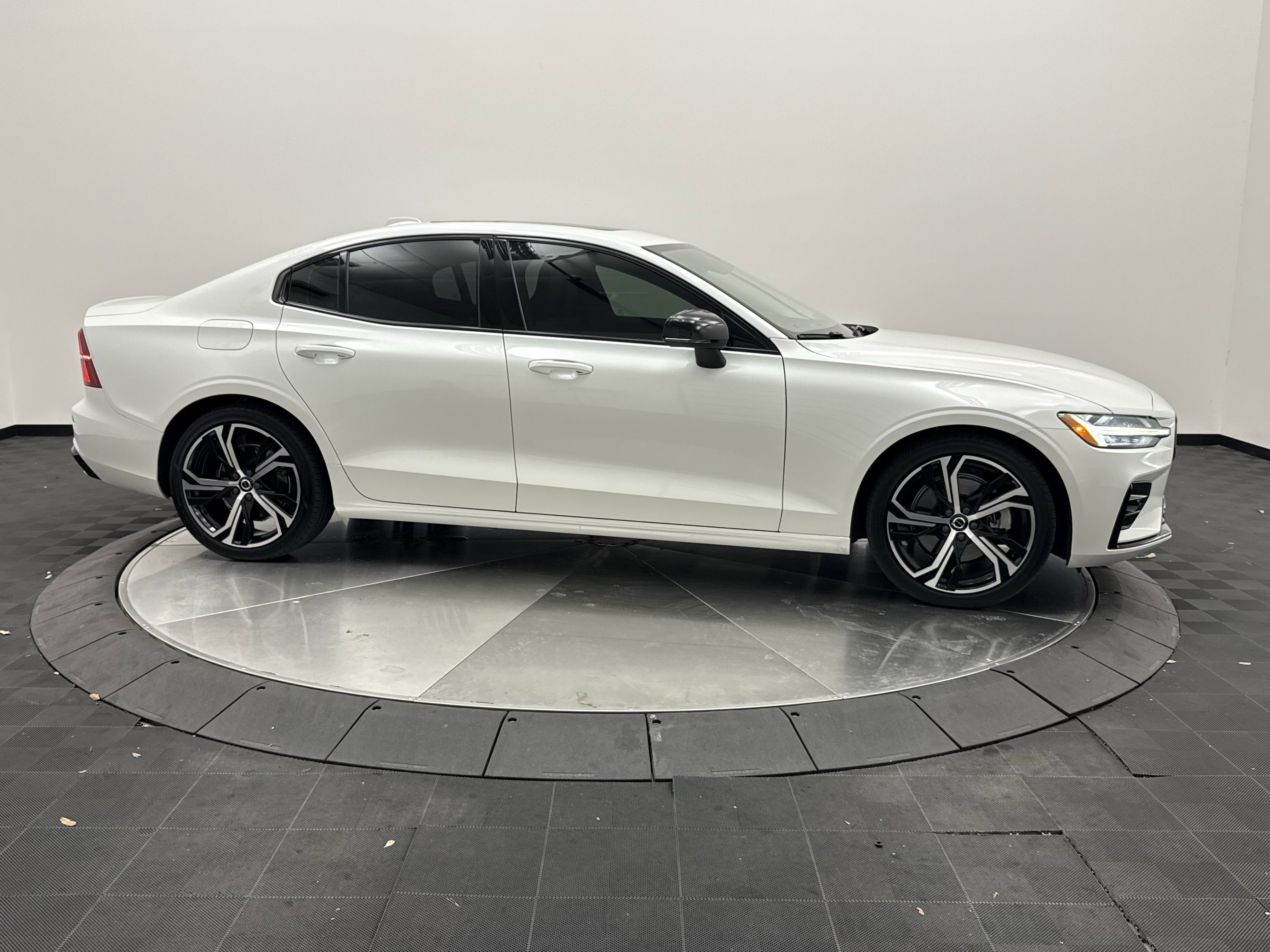Used 2024 Volvo S60 B5 Core AWD/4WD image 8